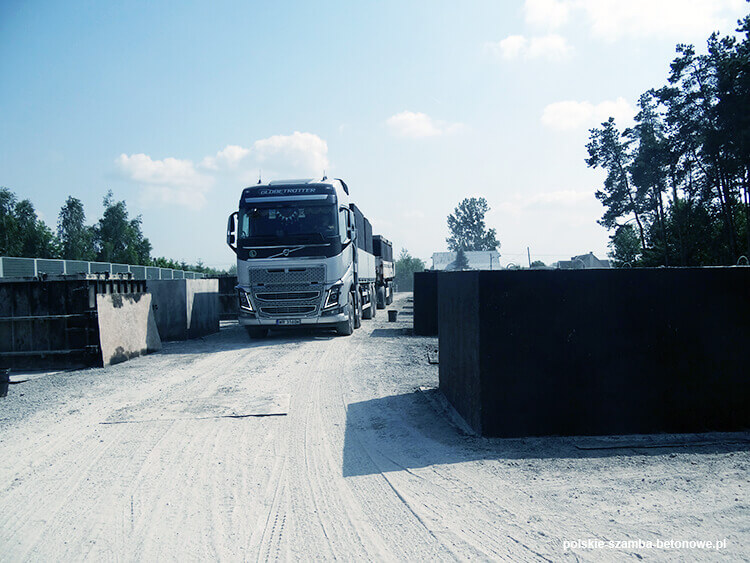 Transport szamb betonowych  w Suchedniowie